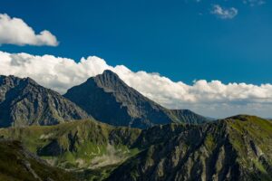 大阪から沖縄への飛行機最安値はどこで探せる？