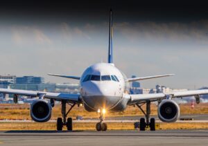 航空券は直前に安くなるのか、その理由とタイミングは？