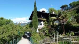 飛行機の片道ずつ買う方法についての知恵袋は？