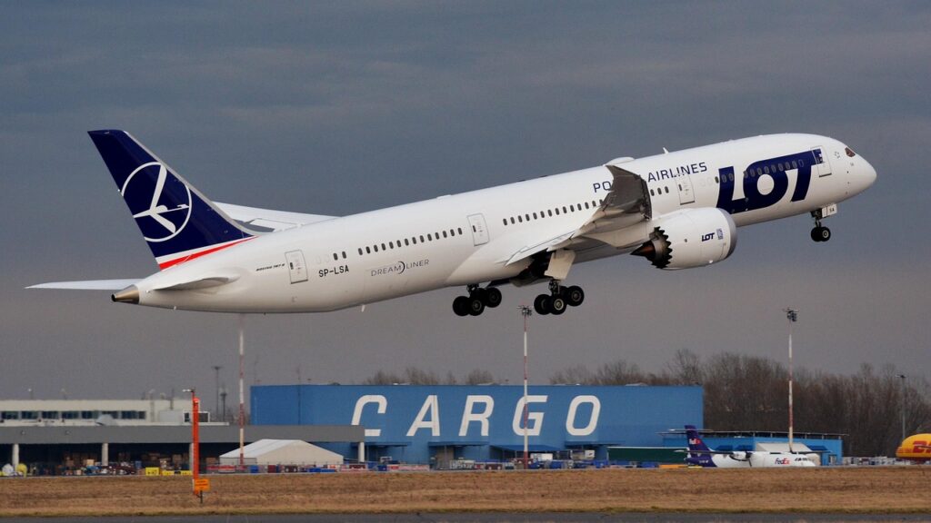 LCC利用者必見！神戸空港へのアクセスをポートライナーで節約する方法は？