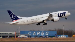 LCC利用者必見！神戸空港へのアクセスをポートライナーで節約する方法は？