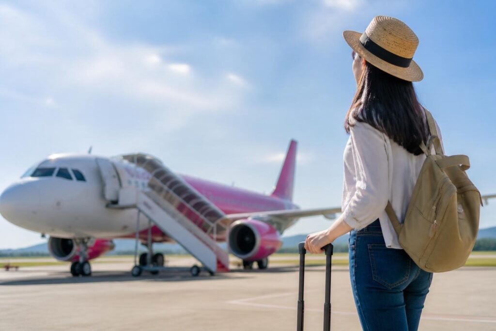 お盆に飛行機が高い理由とその対策は？